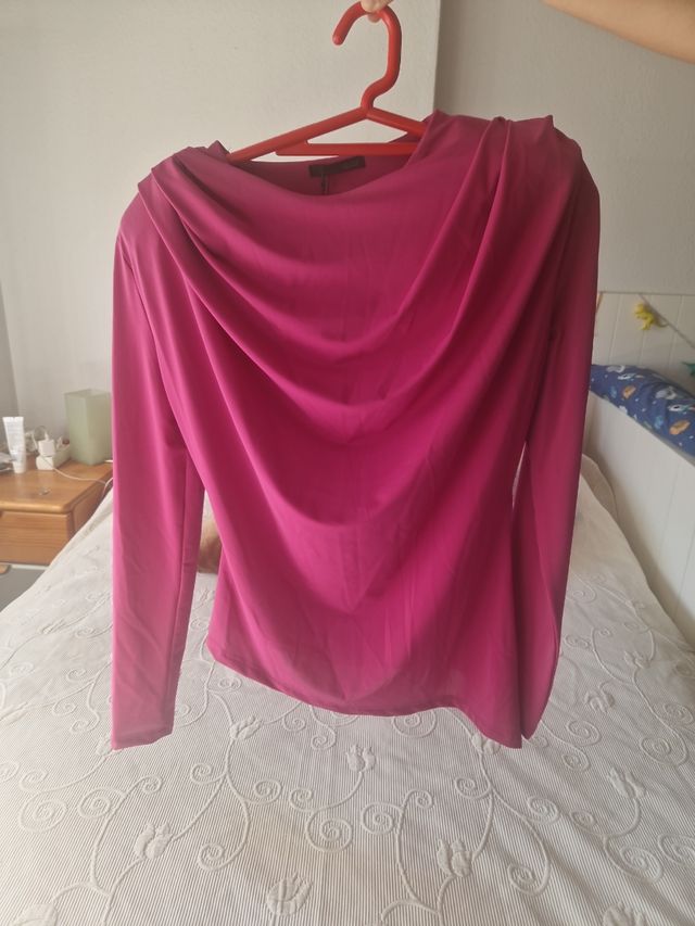 Blusa elegante con hombreras talla L