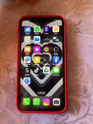 iPhone X Negro con funda roja