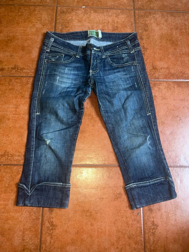 Pantalón vaquero Bershka cropped