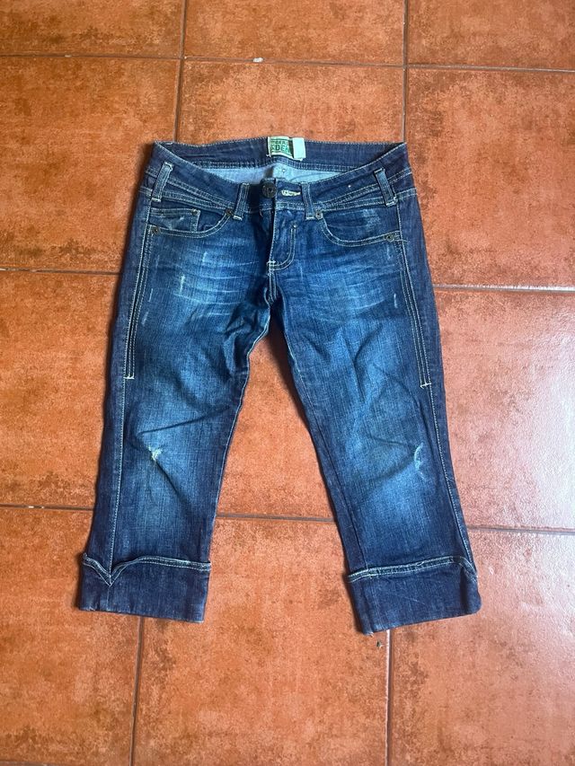 Pantalón vaquero Bershka cropped