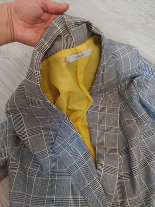 Chaqueta de cuadros gris y forro amarillo Talla M
