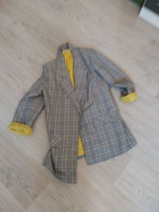 Chaqueta de cuadros gris y forro amarillo Talla M