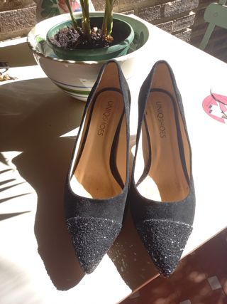 Zapatos de fiesta UNIQSHOES negros.