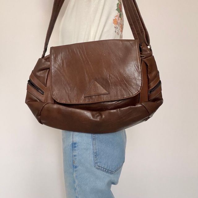 Hermoso bolso bandolera tipo baúl