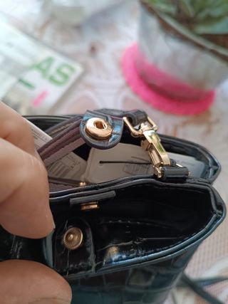 Bolso Parfois negro efecto piel cocodrilo