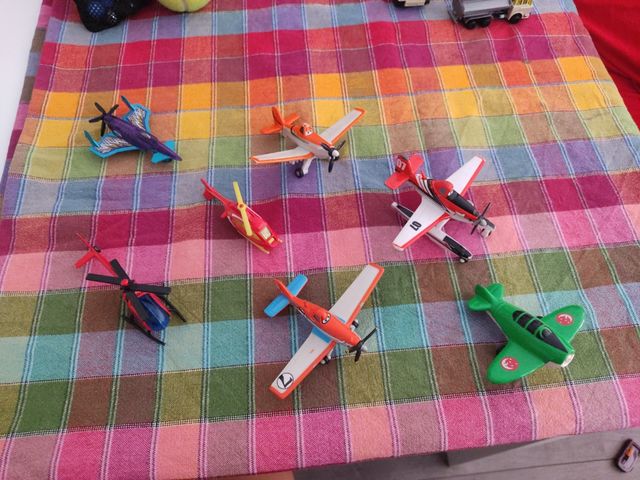 Aviones de juguete variados