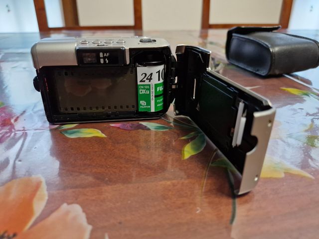 Macchina fotografica Pentax Espio120Mi con rullino