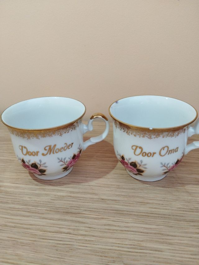 2 tazze in porcellana antica.