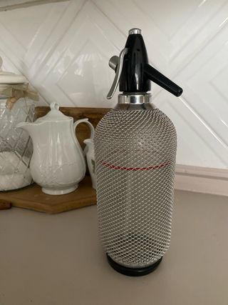 Sifón antiguo metálico