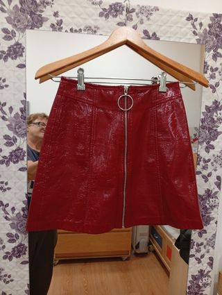 Falda charol efecto piel Bershka Talla XS