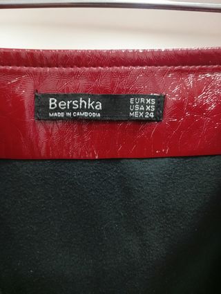 Falda charol efecto piel Bershka Talla XS