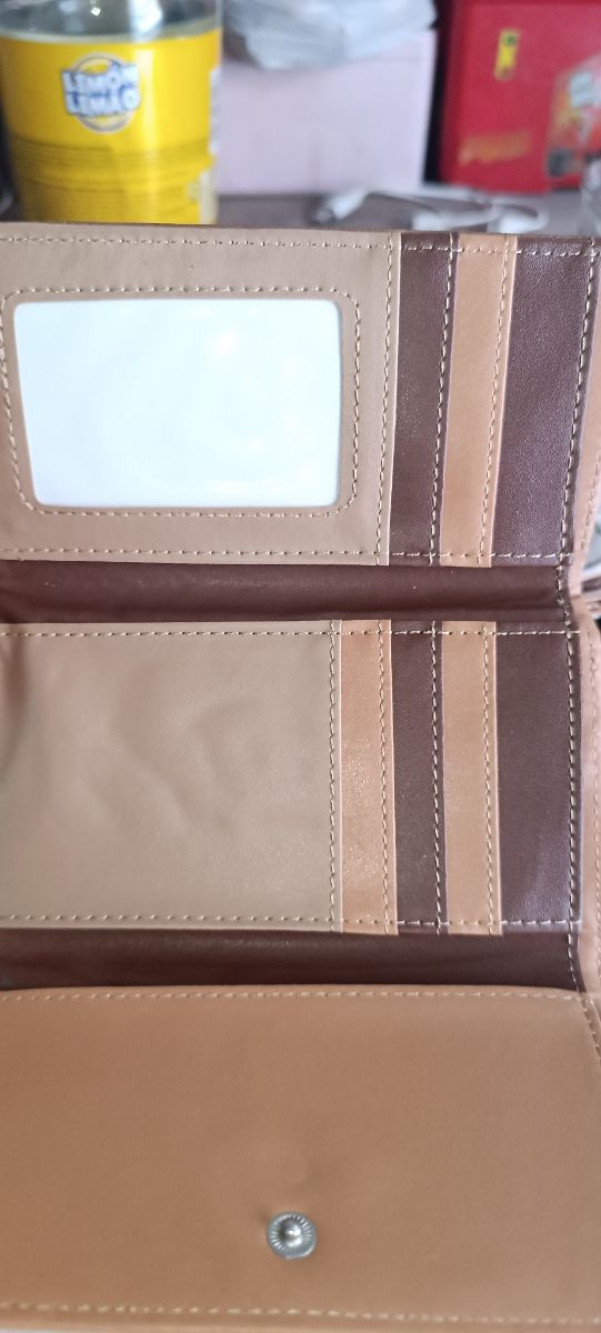 Cartera beige y multicolor con castillo ay 2 pares