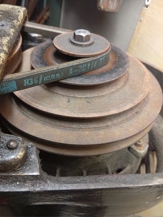 Taladro industrial y mordaza