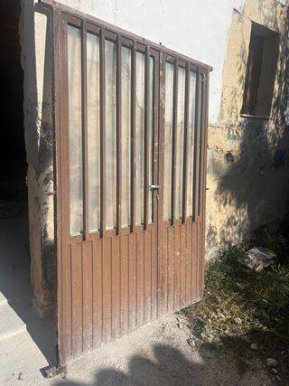 Puerta metálica doble 1,97 m x 1,36 m x 4 cm ancho