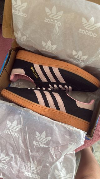 Zapatillas Adidas Gazelle Negras y Rosas