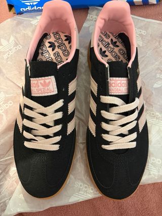 Zapatillas Adidas Gazelle Negras y Rosas