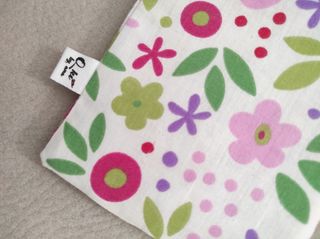 Funda móvil floral con cordón rosa hecha a mano 