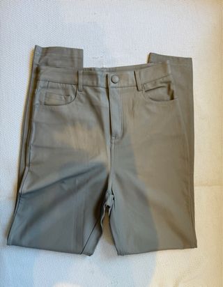 Pantalones grises de cuero