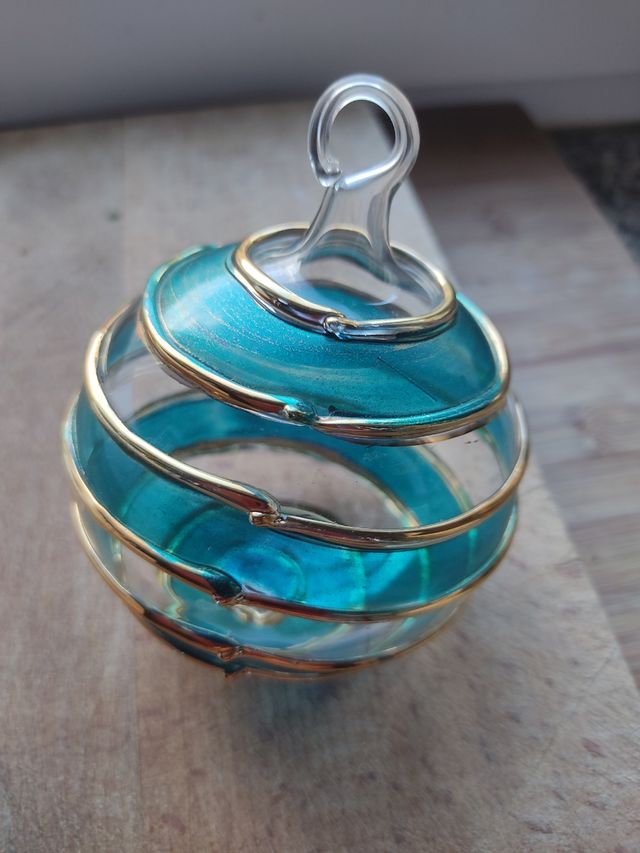 Decorazione natalizia in vetro dorato