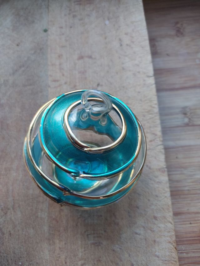 Decorazione natalizia in vetro dorato