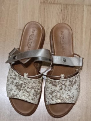 Sandalias cuña baja Paula Urban doradas y blancas