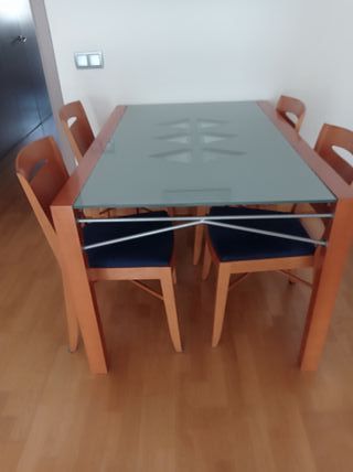 Mesa Cerezo extensible cristal 1,30-2,20 y 4 silla