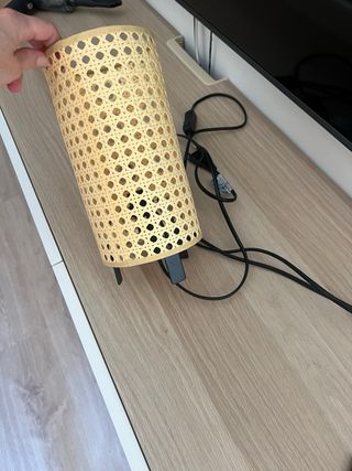 Lámpara de mesa ratán y metal