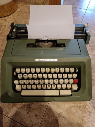 Máquina de escribir Olivetti Studio 46