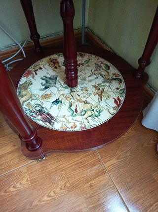 Botellero de madera y metal bola del mundo