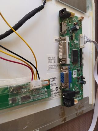 Placa Adaptadora  y pantalla LCD LP154WX4(TL)(B2)
