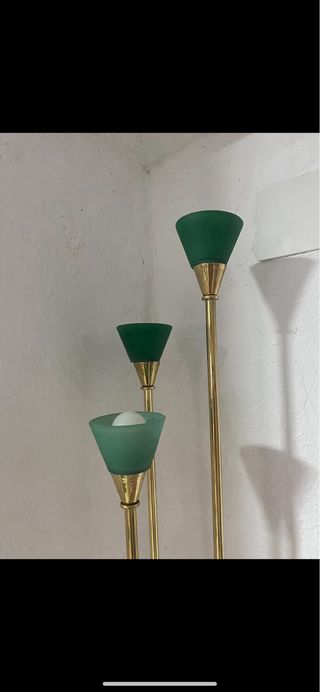 Lámpara de salón dorada y verde