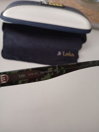 Gafas de sol Ray-Ban verdes y moradas.50€