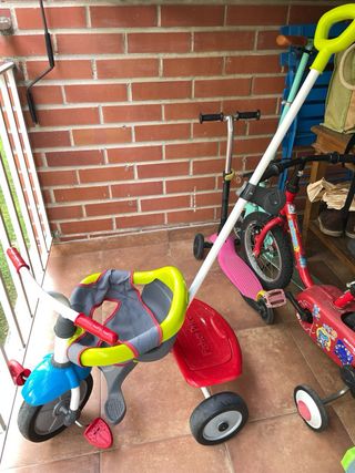 Triciclo Fisher-Price.
