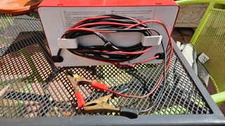 Cargador de Baterías FERVE F-805 2001