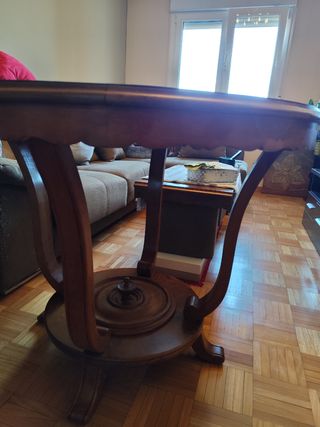 Mesa de madera redonda