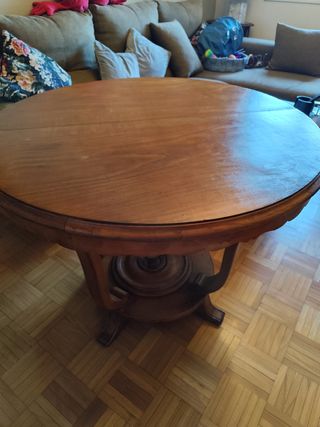 Mesa de madera redonda