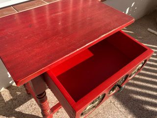 Mesita Vintage Alemana Roja y Dorada