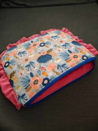 Neceser estampado floral con volantes