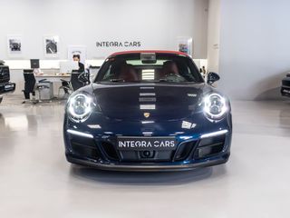 Porsche 911 Carrera 4 GTS 