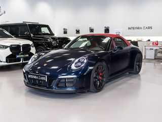 Porsche 911 Carrera 4 GTS 