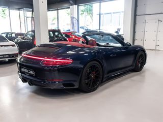 Porsche 911 Carrera 4 GTS 