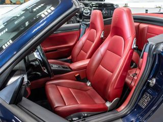 Porsche 911 Carrera 4 GTS 