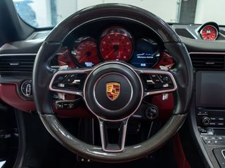 Porsche 911 Carrera 4 GTS 