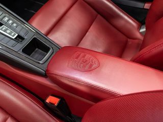 Porsche 911 Carrera 4 GTS 