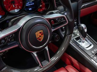 Porsche 911 Carrera 4 GTS 