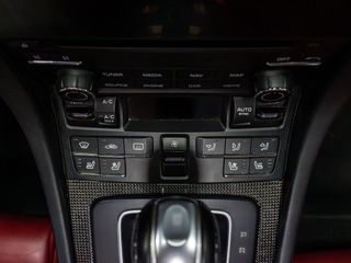 Porsche 911 Carrera 4 GTS 