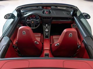 Porsche 911 Carrera 4 GTS 