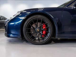 Porsche 911 Carrera 4 GTS 