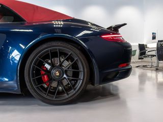 Porsche 911 Carrera 4 GTS 