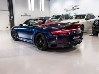 Porsche 911 Carrera 4 GTS